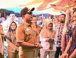 Menyambut Datangnya Ramadhan Wakil Bupati Lamsel M.Syaiful Anwar Tinjau Ketersediaan Sembako Di Pasar Inpres Kalianda