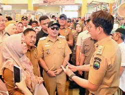Hari Pertama Kerja Bupati Lamsel Radityo Egi Pratama Lakukan Inpeksi Ke Pasar Natar