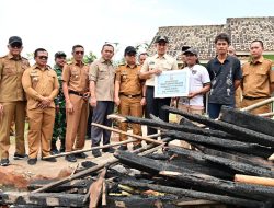 Korban Kebakaran Di Sidowaluyo Dapat Bantuan Bedah Rumah Dari Bupati Lamsel Radityo Egi Pratama