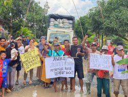 Aksi Protes Warga Terkait Jalan Rusak Di Palas Dapat Tanggapan Dari Bupati Lamsel Radityo Egi Pratama