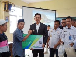 Bupati Egi Serahkan Santunan & BPJS untuk Pekerja Rentan, Ini Wujud Nyata Negara Hadir