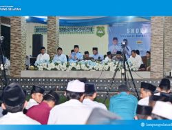 Sholawat Bareng di Candipuro, Bupati Egi Bawa “Kado Kemerdekaan” untuk Warga: Jalan Mulus Menanti!
