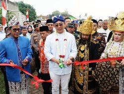 Terbang dari Jakarta Demi Budaya! Bupati Egi Hadiri Pawai Budaya Fajar Bar