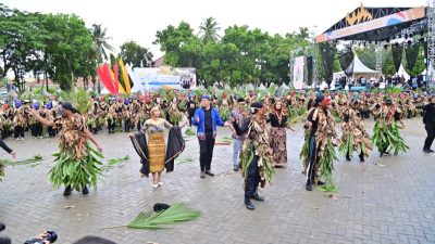 1500 Siswa Siswi Pecahkan Rekor Muri Dalam Tampilan Tari Tuping 12 Wajah Di Acara Lamsel Fest 2025