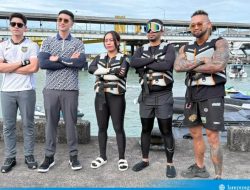 Zita Anzani UKP Presiden Bidang Pariwisata Ukir Sejarah Arungi Selat Sunda Dengan Jet Sky Dalam Rangkaian HUT Lamsel Ke-69