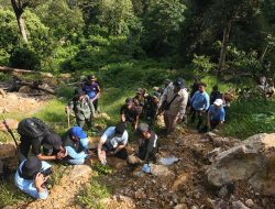 Bupati Lamsel Tinjau Langsung Lokasi Longsor Di Gunung Rajabasa Sekaligus Tanam Pohon