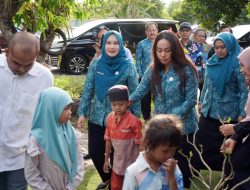 Tiga Anak Penderita Thalesemia Di Kunjungi Ketua Tim Penggeeak PKK Lamsel Zita Aniani