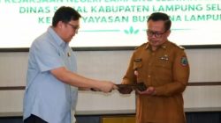 Kejari Lamsel Serahkan Dokumen Penetapan Perwalian Anak Kepada Dinsos Lamsel